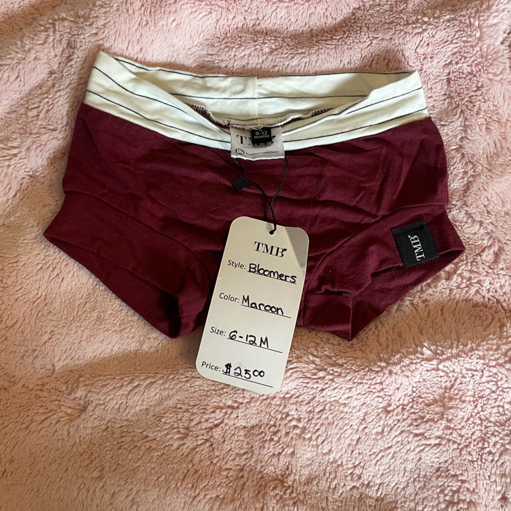 Todays modern bebe shorts/bloomers 6-12m